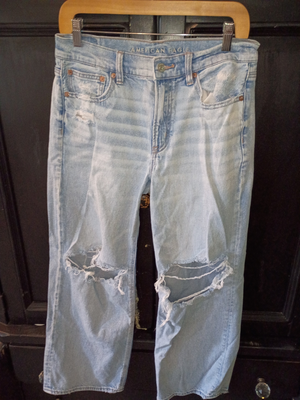 American Eagle Outfitters Light Wash Distressed Barrel Jeans